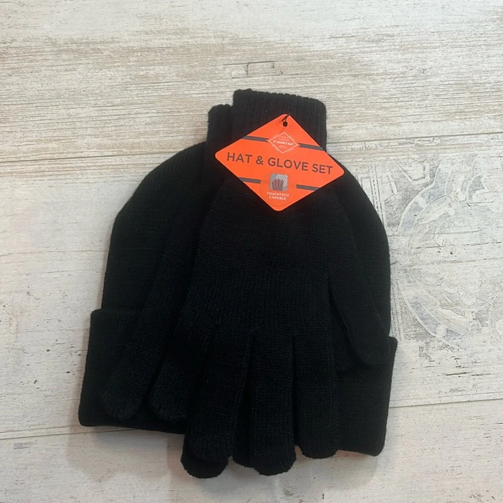 St Johns Bay Black Hat and Glove Set
